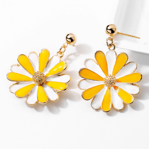 Daisy s925 silver needle earrings can be worn without pierced ears